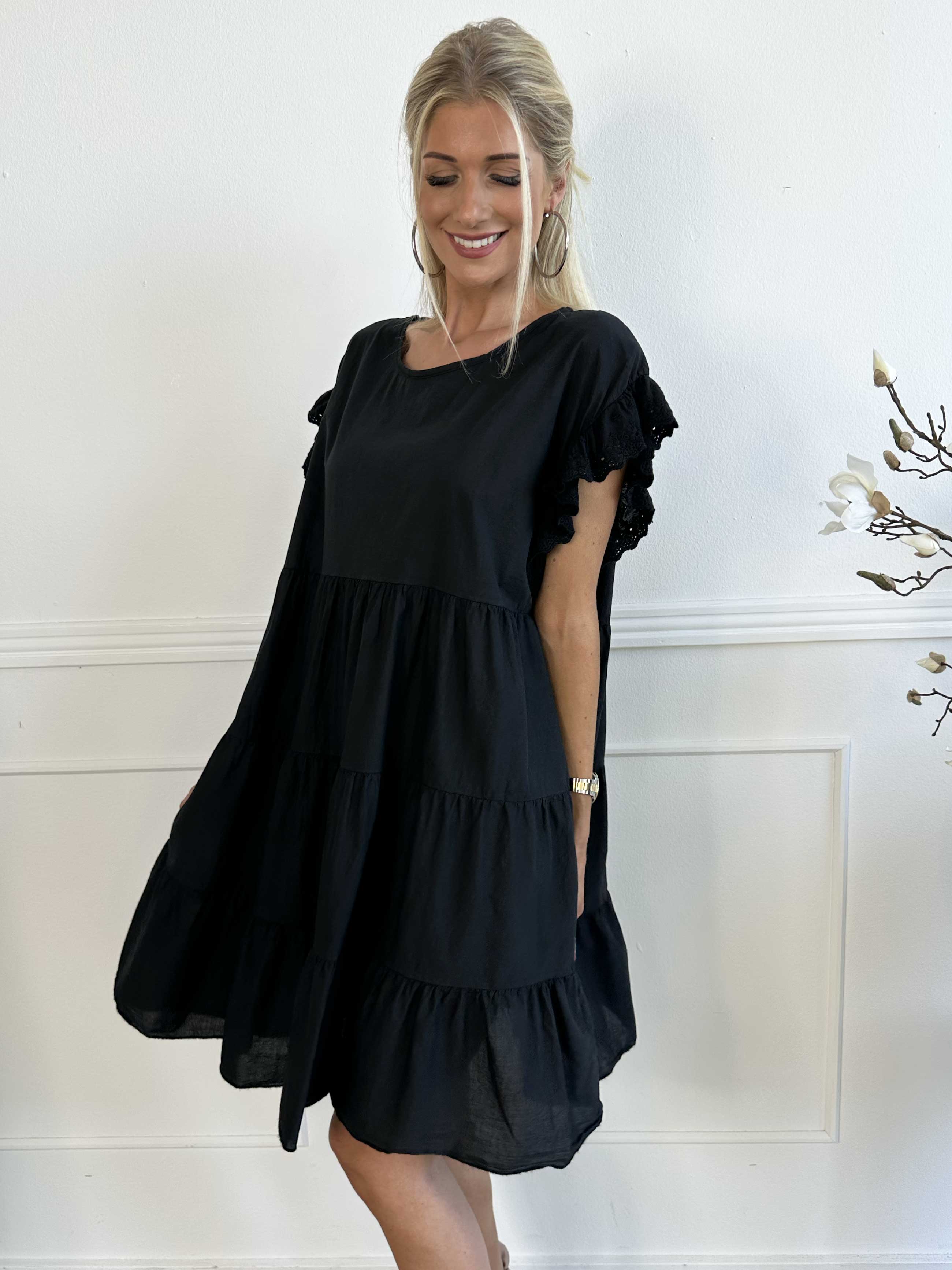 Canada - Söt bomullsklänning med volangärmar och lager-på-lager-look